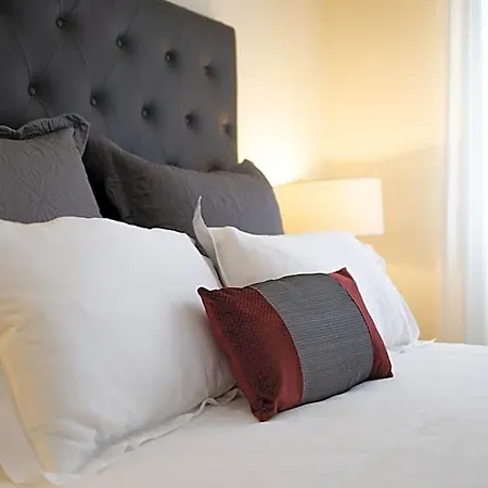 Hotel Sunny, The House - Al